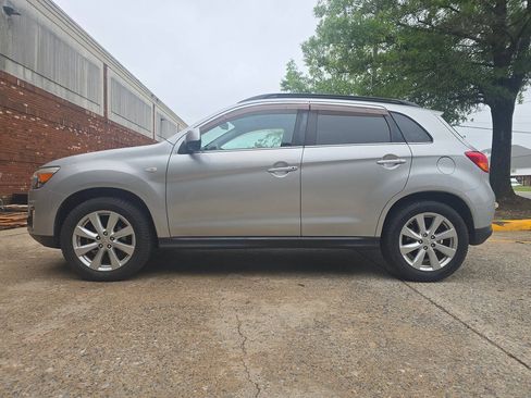 Used 2014 Mitsubishi Outlander Sport SE FWD image 2