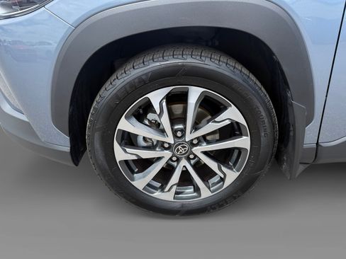 Used 2023 Toyota Corolla Cross XLE AWD/4WD image 9