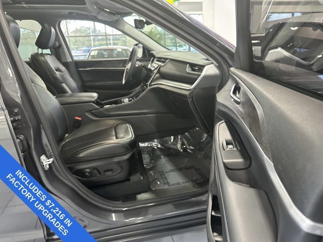Used 2023 Jeep Grand Cherokee Limited w/ Luxury Tech Group II AWD/4WD image 29