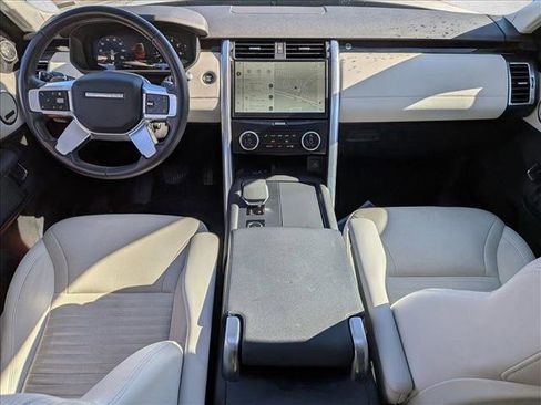Used 2024 Land Rover Discovery S image 17