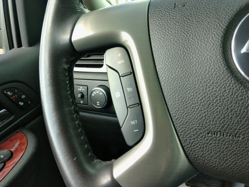 Used 2008 Chevrolet Suburban LTZ w/ LTZ Preferred Equipment Group AWD/4WD image 12