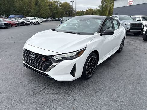 New 2025 Nissan Sentra SR w/ SR Premium Package FWD image 1