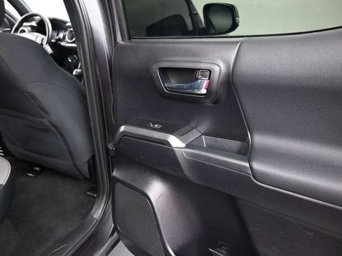 Used 2020 Toyota Tacoma TRD Off-Road AWD/4WD image 19