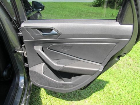 Used 2022 Volkswagen Jetta SE image 36