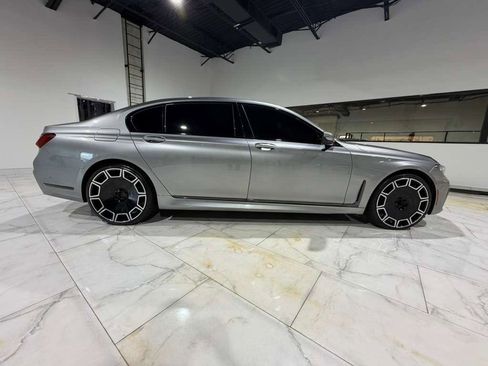 Used 2020 BMW 750i xDrive w/ Executive Package image 8