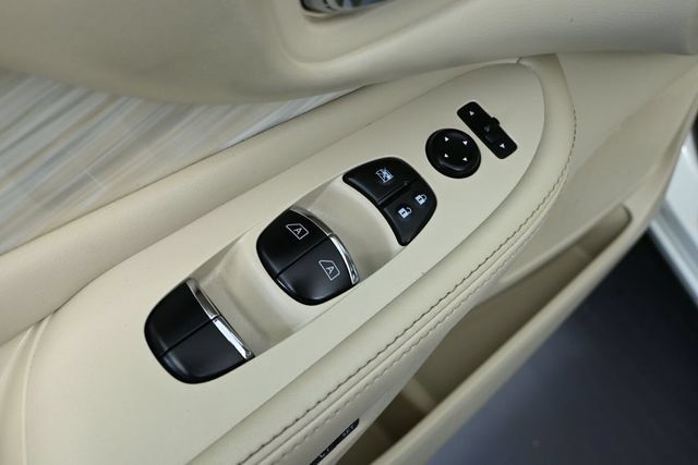 Used 2016 Nissan Murano SL AWD/4WD image 14