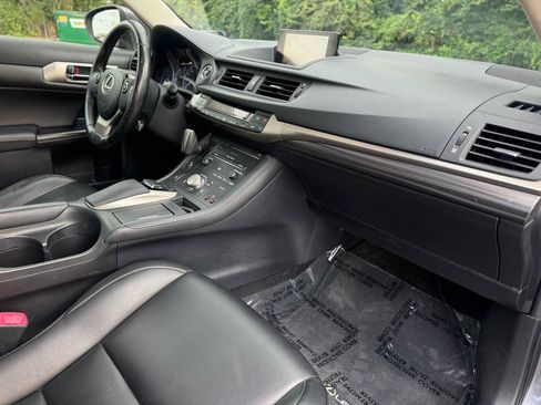 Used 2015 Lexus CT 200h w/ Navigation Package FWD image 23