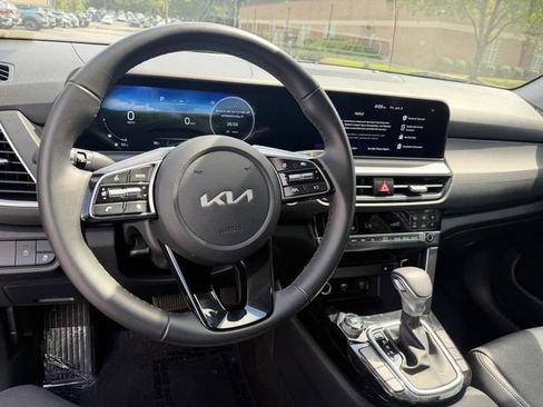 Certified 2025 Kia Seltos EX FWD image 18