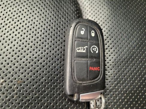 Used 2018 Jeep Cherokee Limited w/ Luxury Group AWD/4WD image 32
