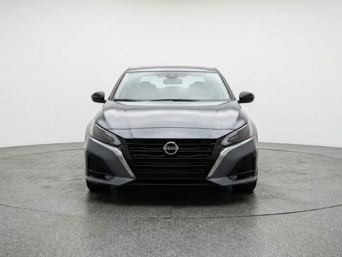Used 2025 Nissan Altima 2.5 SV image 2