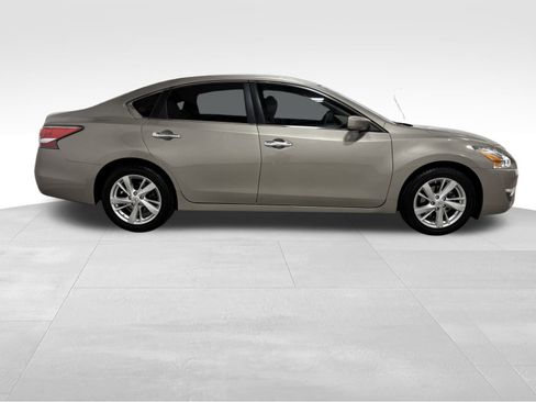 Used 2014 Nissan Altima 2.5 SV image 4