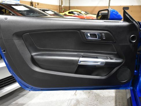 Used 2017 Ford Mustang GT w/ GT Performance Package RWD image 8