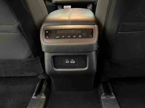 Used 2024 Nissan Pathfinder SV FWD image 24