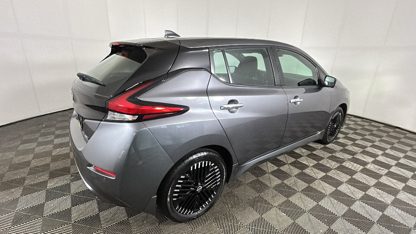 Used 2025 Nissan Leaf SV Plus FWD image 3