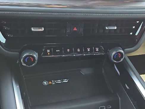 Used 2026 Chevrolet Tahoe LT RWD image 25