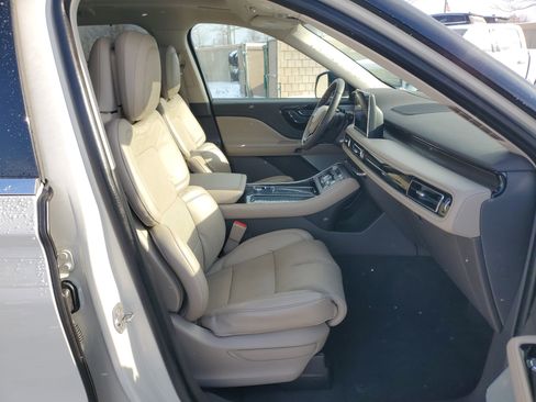 Certified 2023 Lincoln Aviator Reserve w/ Equipment Group 201A image 9