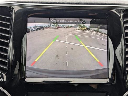 Used 2019 Jeep Cherokee Limited AWD/4WD image 12