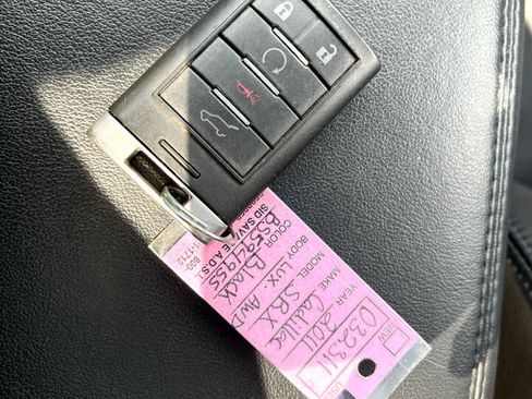 Used 2011 Cadillac SRX Luxury image 19