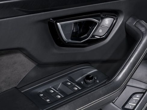 Used 2021 Lamborghini Urus image 10