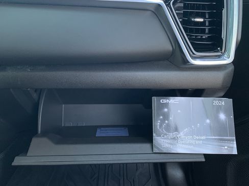 Used 2024 GMC Canyon Elevation w/ Convenience Package image 31