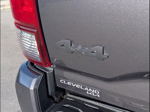 Used 2018 Toyota Tacoma SR image 18