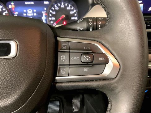 Used 2024 Jeep Compass Limited image 19