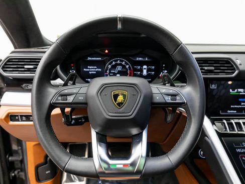 Used 2022 Lamborghini Urus image 17