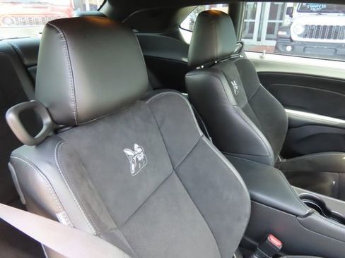 Used 2022 Dodge Challenger R/T Scat Pack RWD image 9