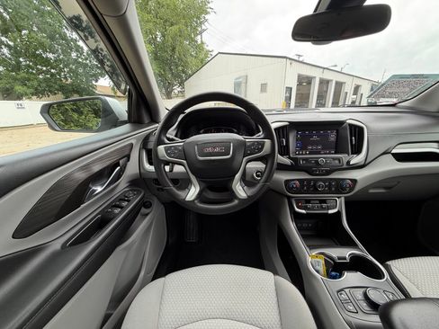 Used 2022 GMC Terrain SLE w/ Driver Convenience Package AWD/4WD image 2