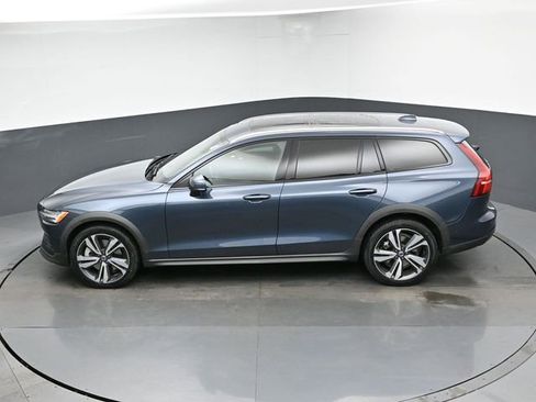 Used 2025 Volvo V60 B5 Cross Country Plus AWD/4WD image 44