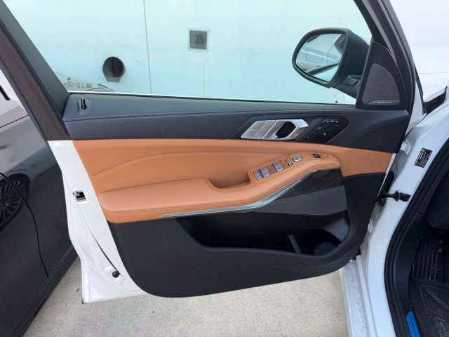 Used 2026 BMW X7 xDrive40i w/ Premium Package AWD/4WD image 11