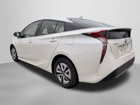 Used 2017 Toyota Prius Four image 5
