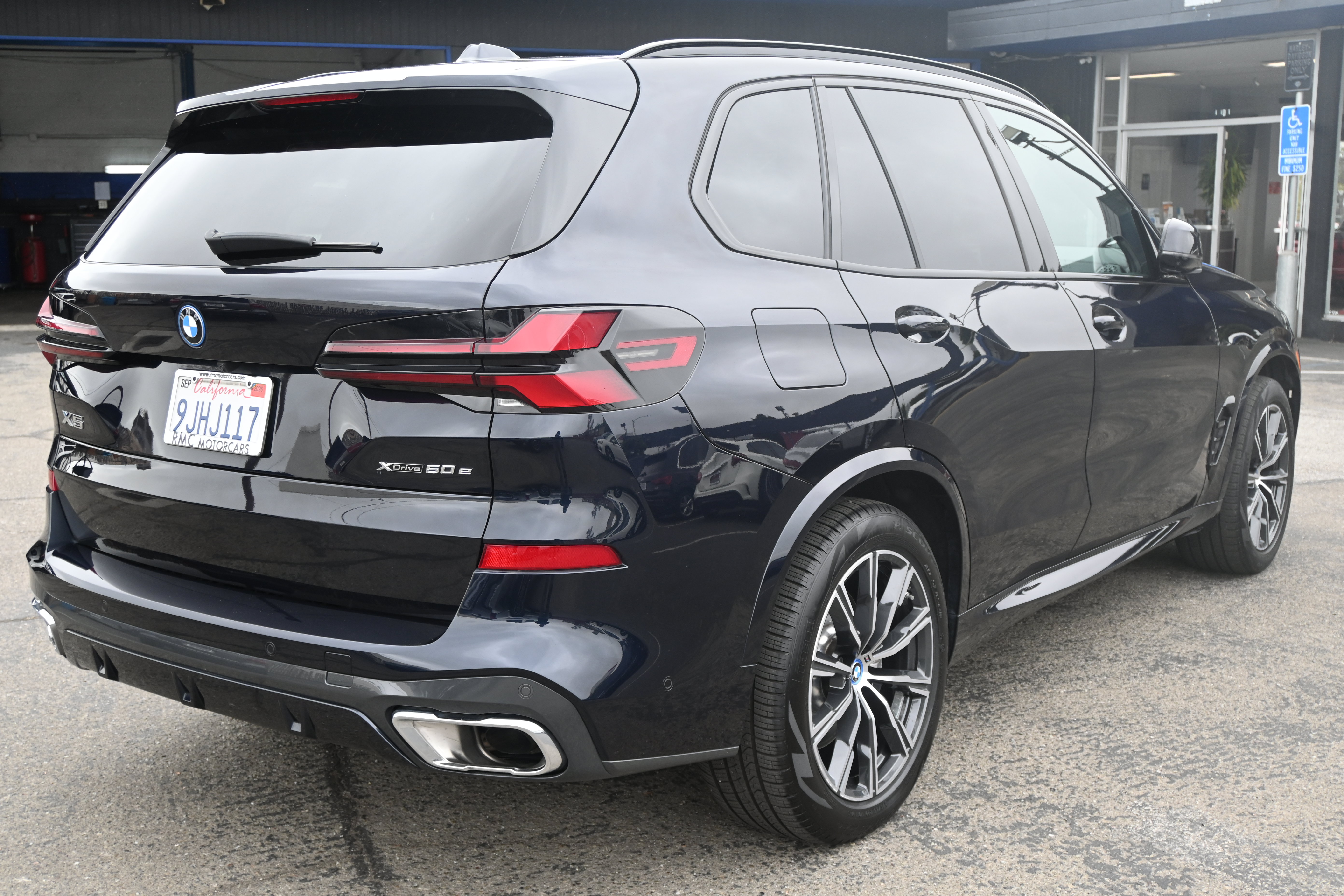 Used 2024 BMW X5 xDrive50e w/ M Sport Package AWD/4WD image 6
