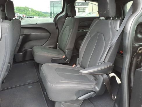 Used 2019 Chrysler Pacifica Touring Plus w/ S Appearance Package FWD image 12