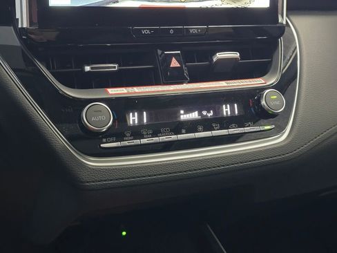 Certified 2026 Toyota Corolla Cross XLE image 33