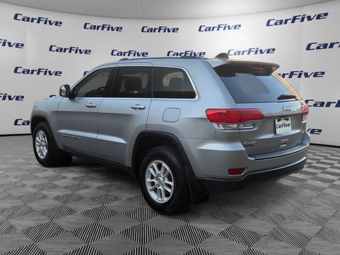 Used 2018 Jeep Grand Cherokee Laredo AWD/4WD image 3