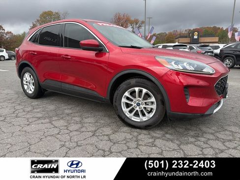 Used 2020 Ford Escape SE image 1