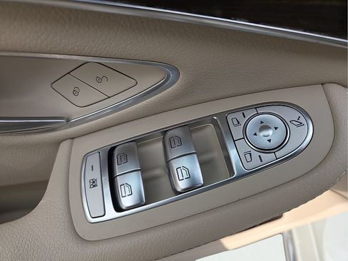 Used 2019 Mercedes-Benz C 300 4MATIC Sedan image 14
