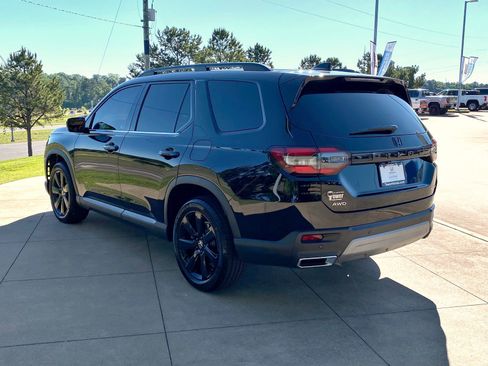 Used 2024 Honda Pilot Touring image 4