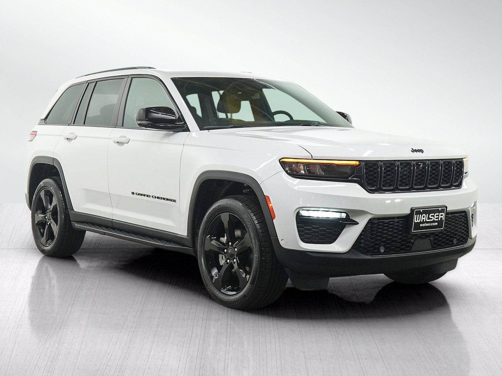 Used 2024 Jeep Grand Cherokee Limited w/ Luxury Tech Group II AWD/4WD image 8