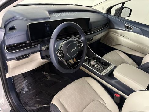 New 2026 Kia Carnival EX image 17