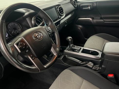 Used 2021 Toyota Tacoma TRD Off-Road w/ Technology Package AWD/4WD image 14
