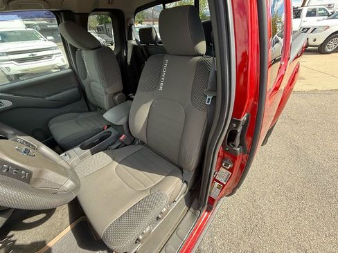 Used 2012 Nissan Frontier SV w/ Sport Appearance Pkg AWD/4WD image 15