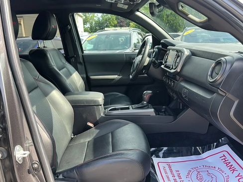 Used 2022 Toyota Tacoma TRD Pro AWD/4WD image 18