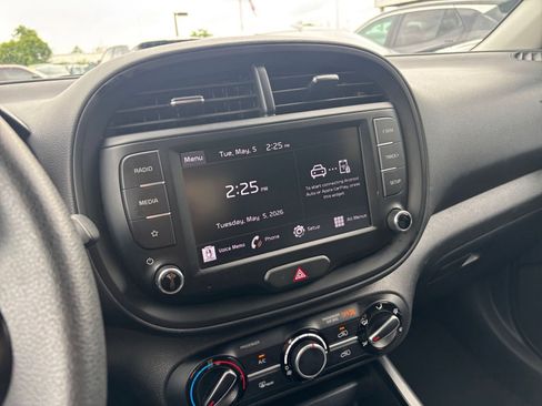 Used 2025 Kia Soul LX w/ LX Technology Package FWD image 20