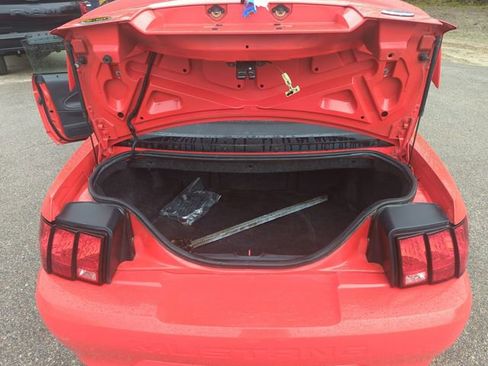 Used 2001 Ford Mustang Convertible RWD image 28