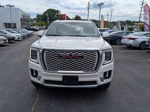 Used 2022 GMC Yukon XL Denali w/ Denali Premium Package AWD/4WD image 7