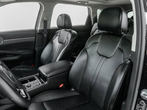 Certified 2022 Kia Sorento S w/ Panoramic Sunroof Package AWD/4WD image 12