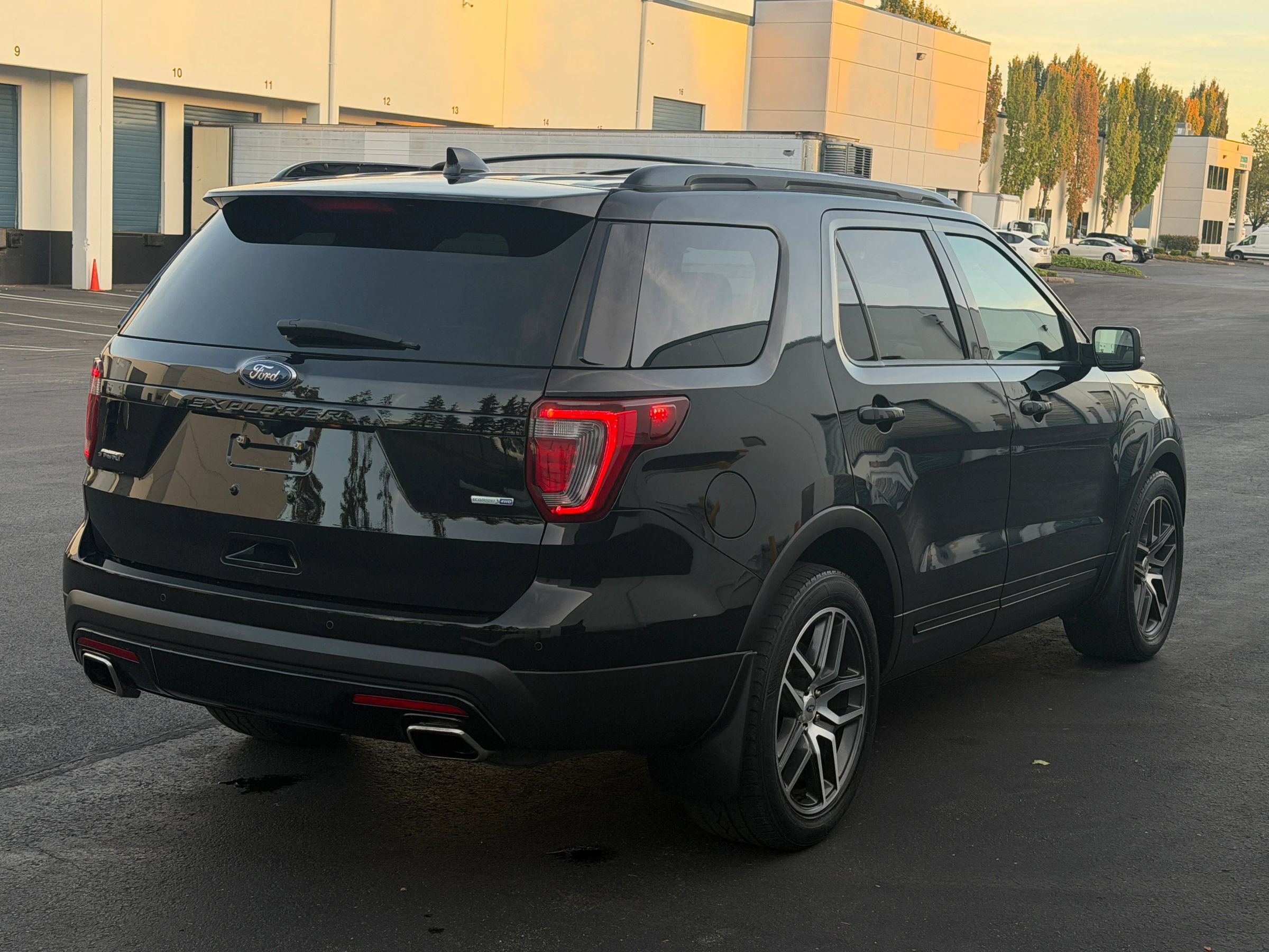 Used 2017 Ford Explorer Sport AWD/4WD image 4