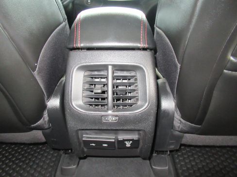 Used 2019 Jeep Cherokee Trailhawk w/ Comfort/Convenience Group AWD/4WD image 17